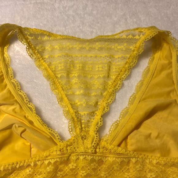 Victoria’s Secret NWT Racer Back Lace Bralette - Picture 4 of 7